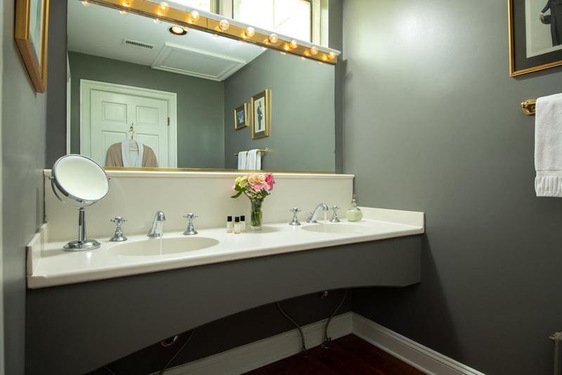 Ashby Inn & Restaurant Paris Екстер'єр фото